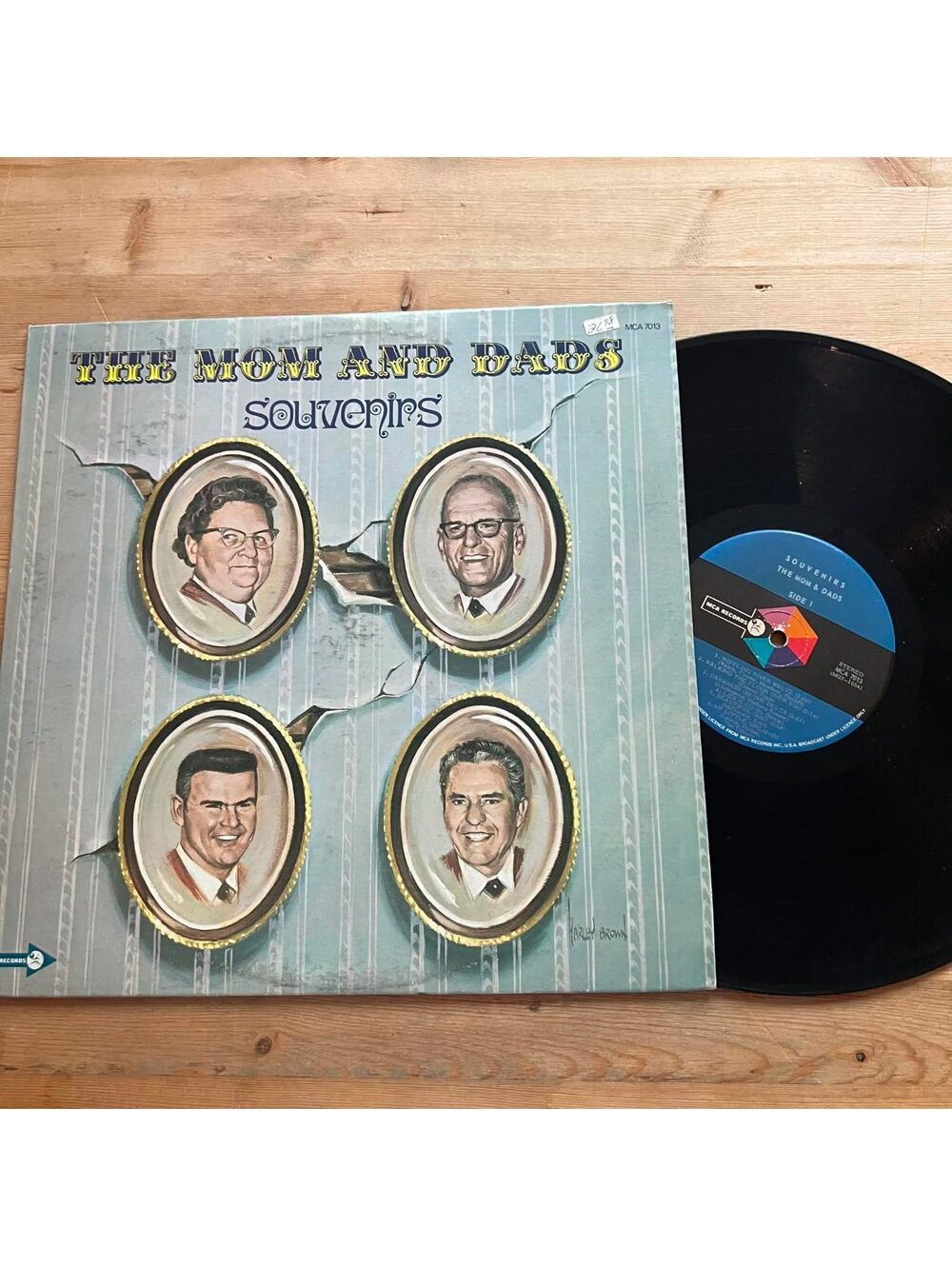 The Mom and Dads - Souvenirs 33rpm VG+ VR16